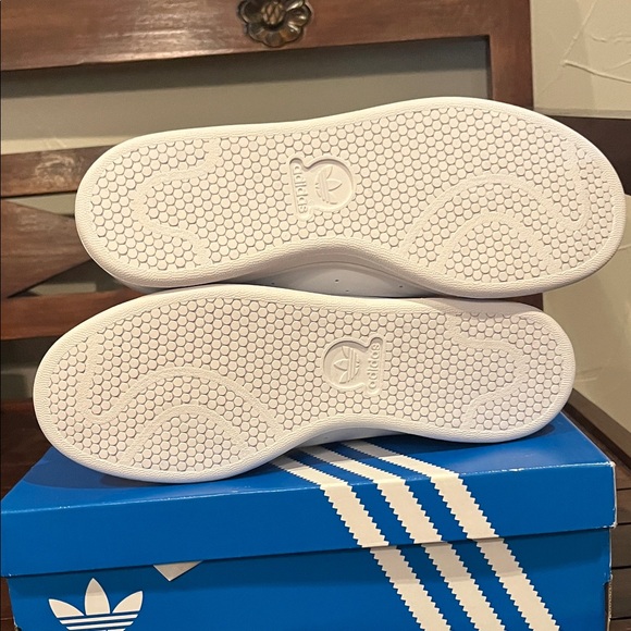 NWT Adidas Original Stan Smith White and Black Sneakers. Size 10 - Picture 11 of 11
